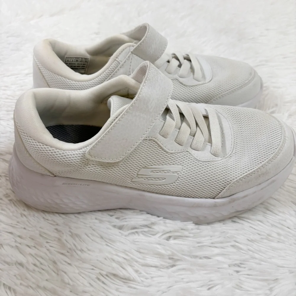 Skechers gently used